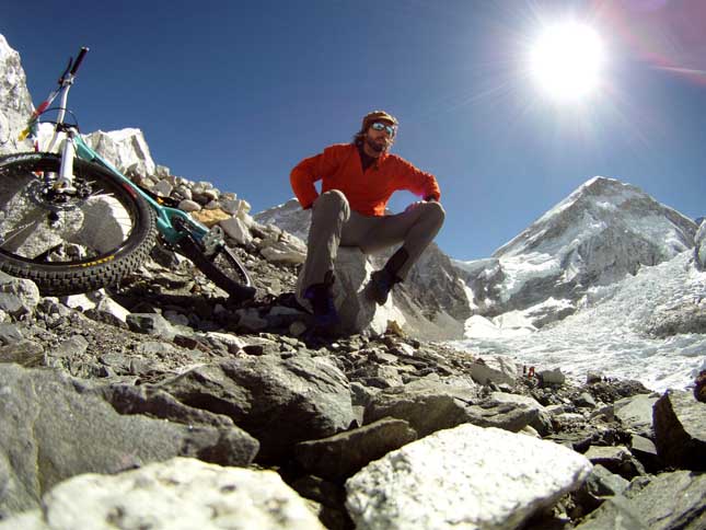 Brumotti scalerà l’Everest in bici
